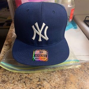 Blue hat in great condition..